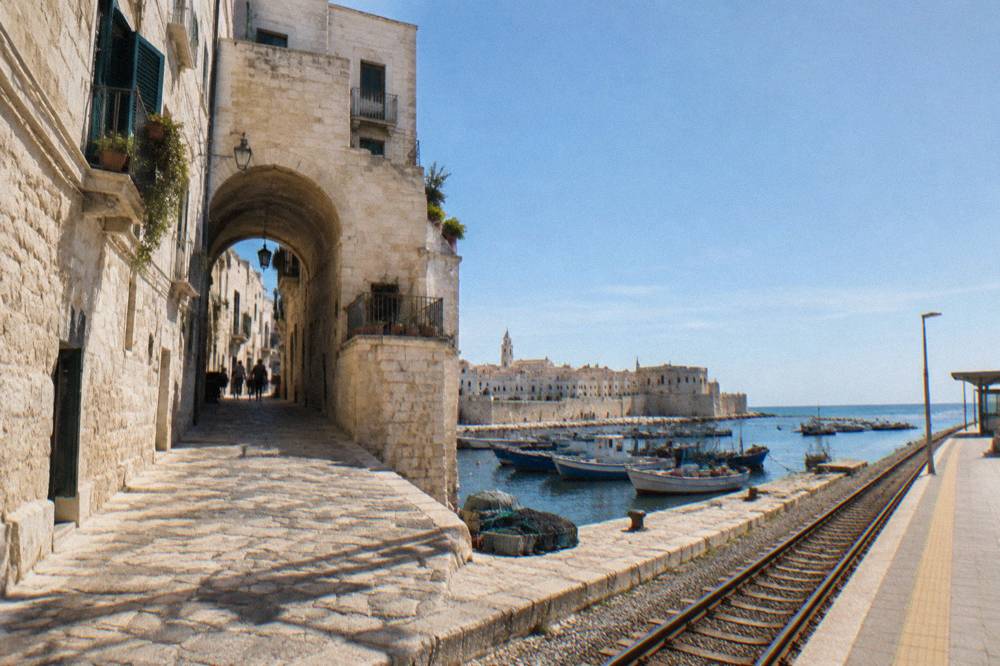 A single-track regional railway platform in southern Italy