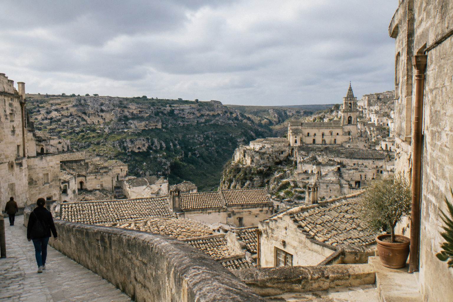 Overcast morning over the gorge and the Sasso Caveoso rooftops